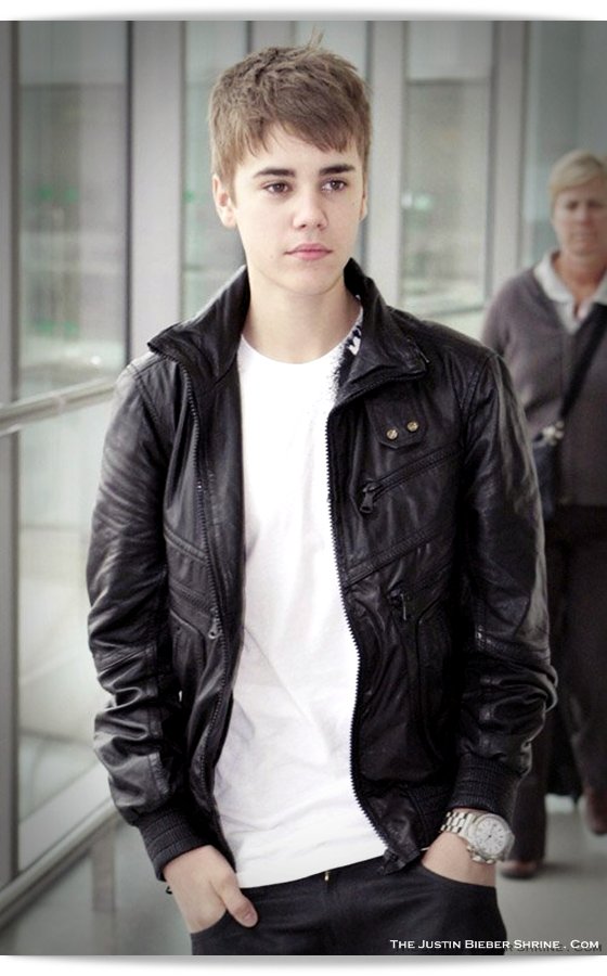 justin bieber my world tour uk 2011. Justin Bieber arriving at