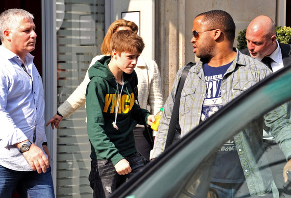 justin bieber hoodie 2011. Justin was spotted this