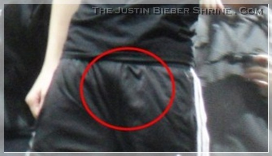 bieber underwear. Justin Bieber Bulge 2011