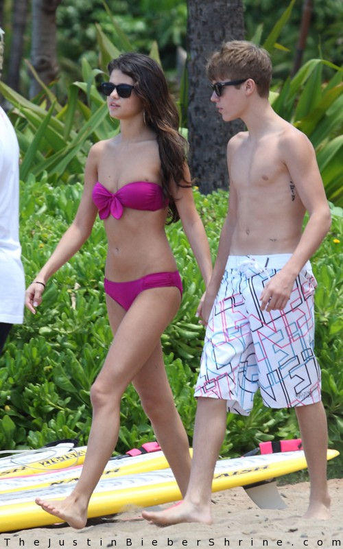 selena gomez bikini with justin bieber in hawaii. justin bieber shirtless 2011