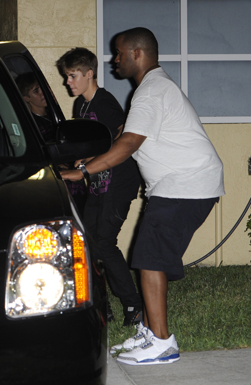 justin bieber boca raton 3 Video of Justin Bieber sneaking out of Selenas Boca Raton concert 2011