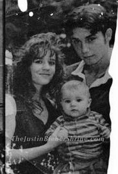 justin bieber rare family picture Extremely rare Justin Bieber young family photo 2011