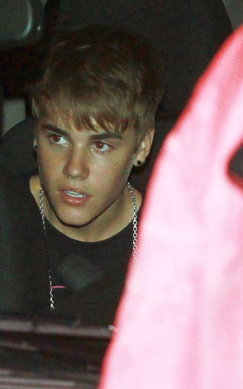 justin bieber scared Video of Justin Bieber sneaking out of Selenas Boca Raton concert 2011