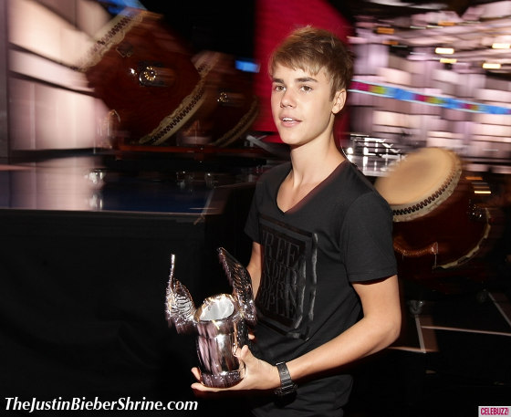 justinbieberdosomethingawards Justin Bieber pictures from 2011 Do Something Awards 2011